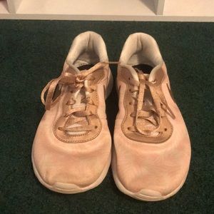 Girls size 4Y Nike tanjun